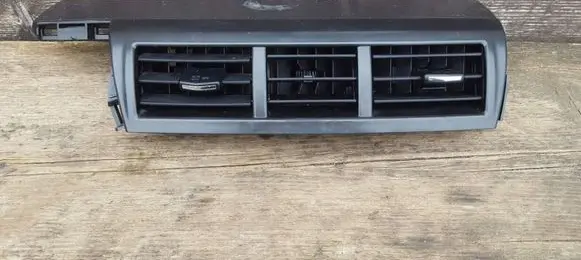Toyota Prius+ (ZVW40) Dash center air vent grill 5568647100