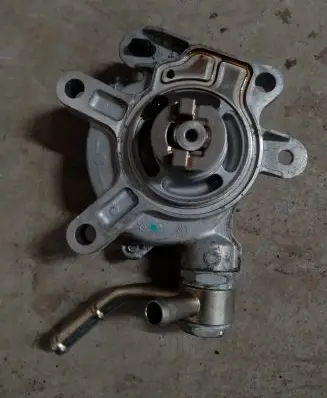 Mazda 6 Vacuum pump PE0718G00