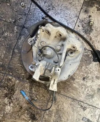 BMW 5 E39 Front wheel hub