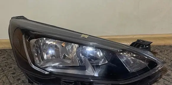 Ford Focus Headlight/headlamp JX7B13W029CE