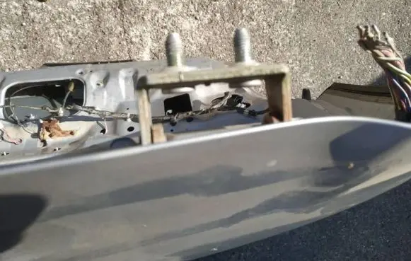Subaru Legacy Tailgate/trunk/boot hinge