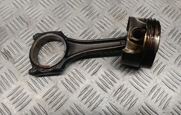 Audi Q7 4M Piston with connecting rod 06M107066AB