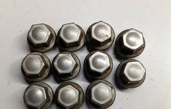 Volvo V40 Nuts/bolts 15F1AW1