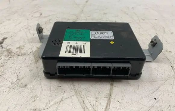 Hyundai Tucson JM Door central lock control unit/module 97RA010034 954002E211 A000223