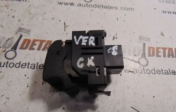 Toyota Corolla Verso AR10 Electric window control switch 848100F010