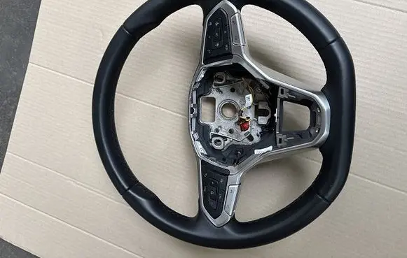 Volkswagen Golf VI Steering wheel