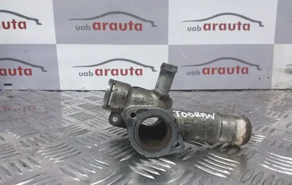 Volkswagen Touran I Engine coolant pipe/hose 038121133A