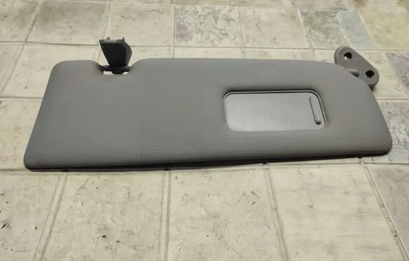 BMW 1 E81 E87 Sun visor 71205609 1010472400