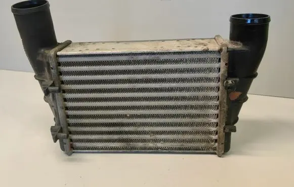 Volkswagen PASSAT B5 Intercooler radiator 058145805A