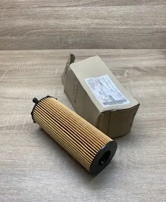 Volkswagen Touareg I Oil filter cover 057115561L