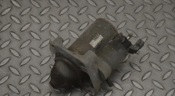 Peugeot 208 Starter motor 9671530880