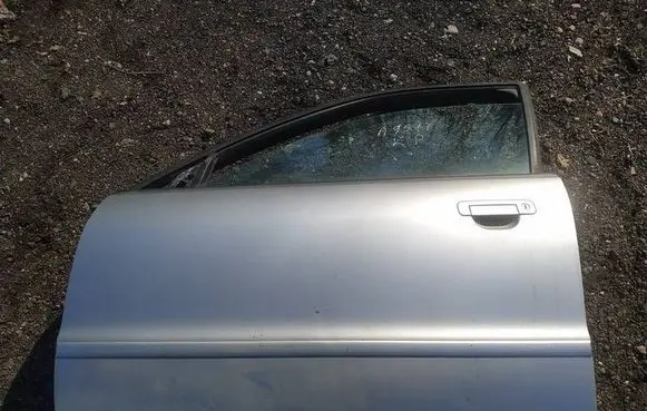 Audi A4 S4 B5 8D Front door pilkos