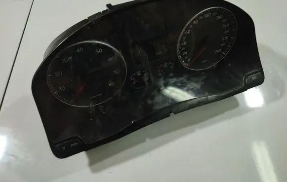 Volkswagen Golf V Speedometer (instrument cluster) 1K0920854P 1K0.920.854.P