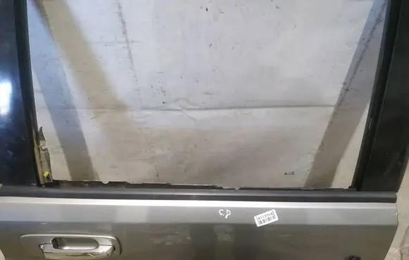 Nissan X-Trail T30 Rear door glass trim molding
