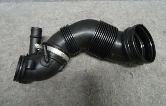 Audi A3 S3 8V Air intake hose/pipe 04L253010B