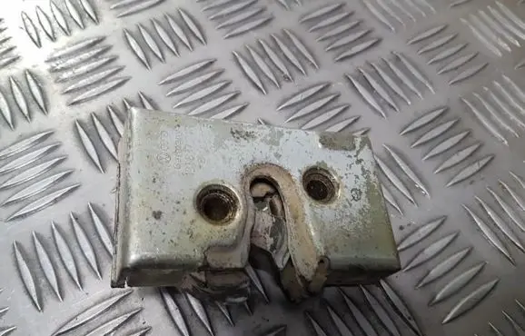Volkswagen Golf II Front door lock 191837016