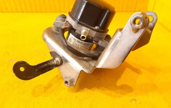Mercedes-Benz GLE W167 Vacuum pump A0004306132
