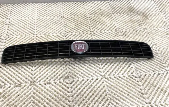 Fiat Grande Punto Front grill 735335775