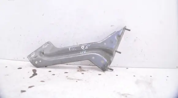 Audi Q5 SQ5 8R Fender mounting bracket 8R0821135