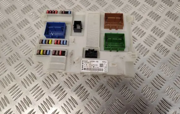 Volvo V60 Fuse module 31327995