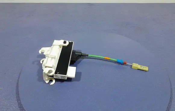 BMW M5 Front door lock 7480740