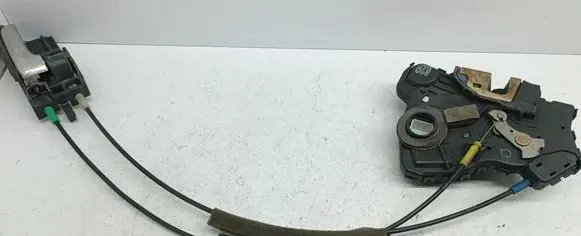 Toyota Corolla E120 E130 Front door lock B155 62R
