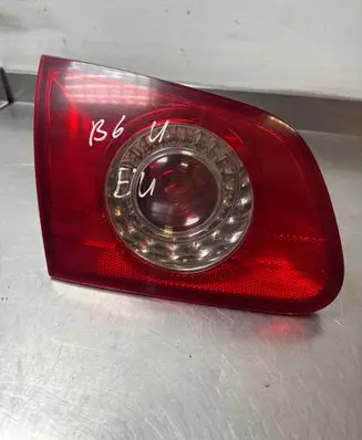 Tailgate rear/tail lights