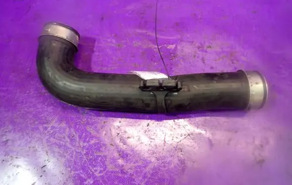 Volkswagen PASSAT B6 Intercooler hose/pipe 