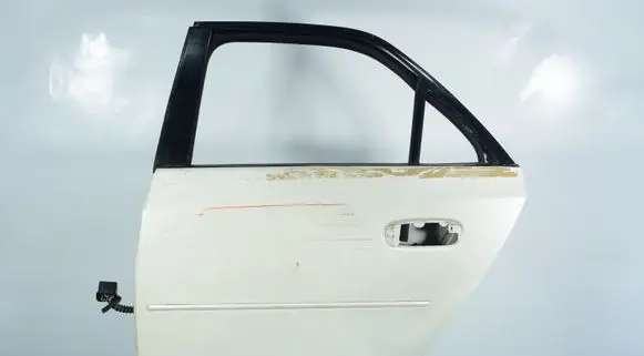 Cadillac CTS Rear door