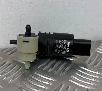 Volkswagen Touareg II Windscreen/windshield washer pump 1K6955651 3122789