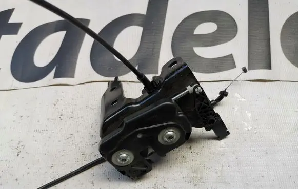 Mercedes-Benz E W212 Seat back rest lock catch A2129200672 2129200672