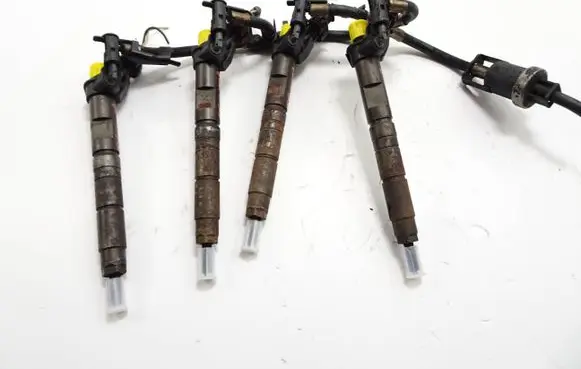 Toyota Yaris Fuel injectors set 236700W020 121116 0445116054