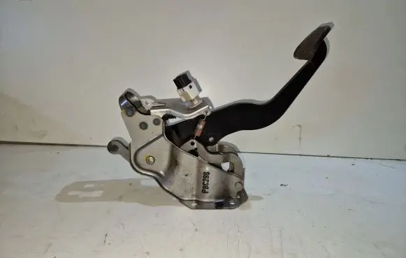 Honda CR-V Brake pedal