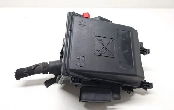 Opel Combo E Fuse module 9804848580