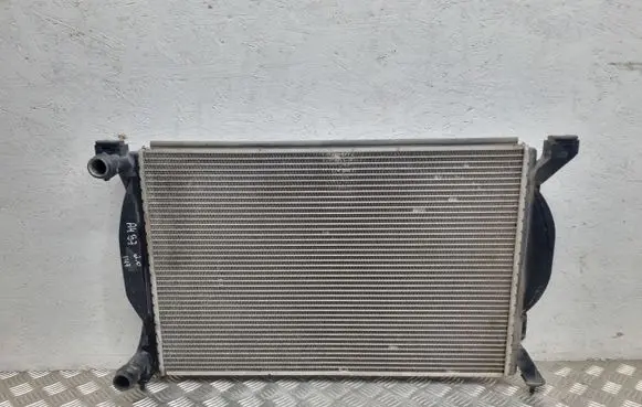 Audi A4 S4 B7 8E 8H Coolant radiator