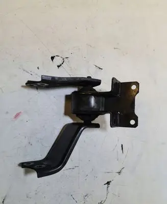 Nissan Cab Star Engine mounting bracket