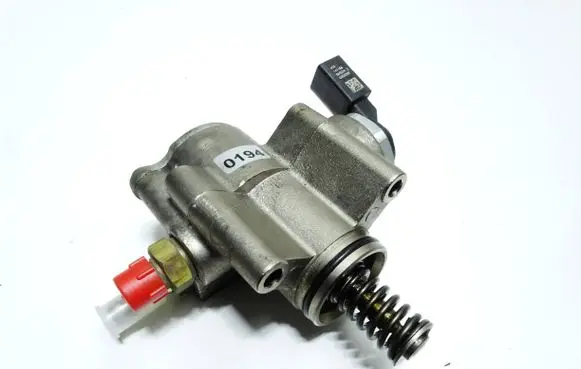 Volkswagen Golf V Fuel injection high pressure pump 03C127025R