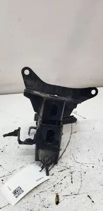 Toyota Yaris Engine mount bracket AVA4439
