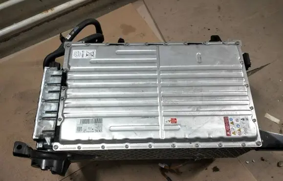 Audi Q7 4M Hybrid / electric car battery 4M0915099C