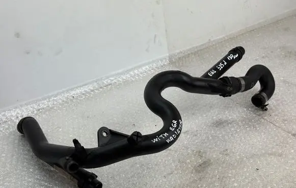 Engine coolant pipe/hose