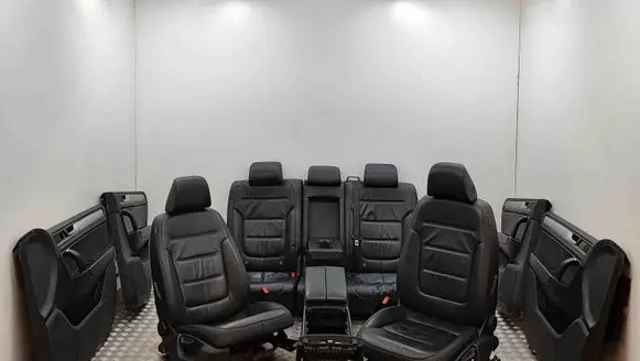 Volkswagen Touareg II Interior set 7P2867012 7P2867011
