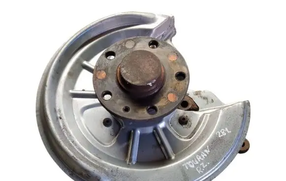 Volkswagen Touran I Rear wheel hub spindle/knuckle 