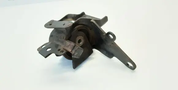 Toyota Avensis T250 Engine mount bracket