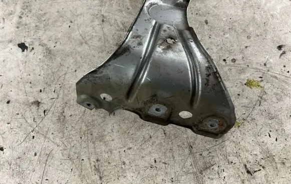 Volkswagen PASSAT CC Fender mounting bracket 