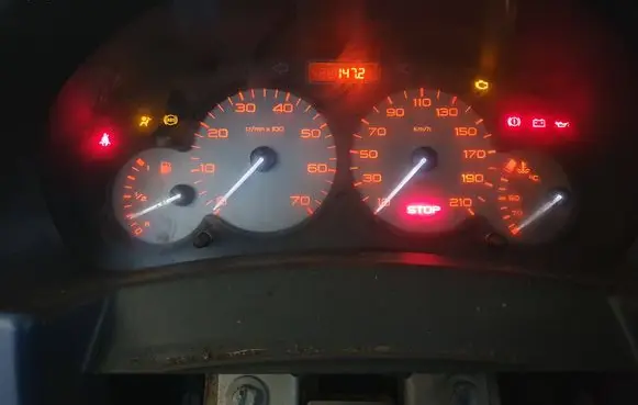 Speedometer (instrument cluster)