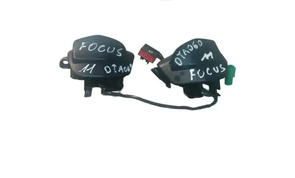 Ford Focus Steering wheel buttons/switches AM5T9E740AA