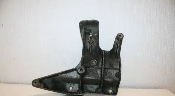 Audi A4 S4 B7 8E 8H Engine mounting bracket 03G131159B
