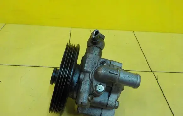 Opel Insignia A Power steering pump 13309333