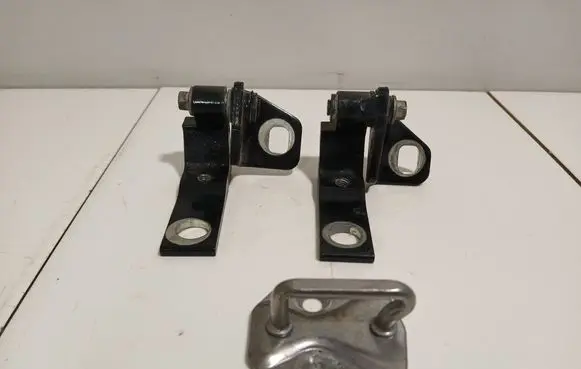 Rear door hinge set