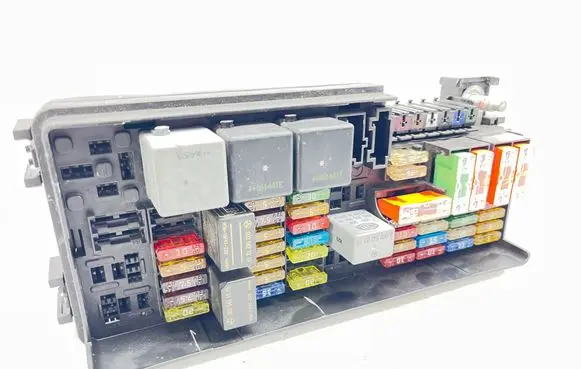 Mercedes-Benz ML W164 Fuse module A1645402372